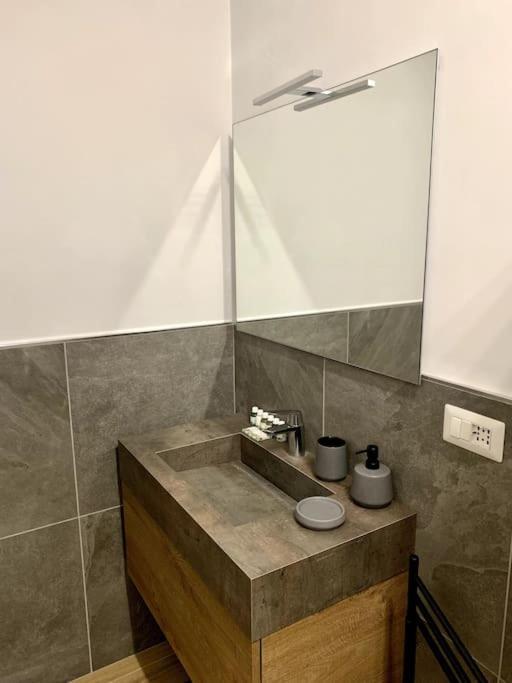 Appartamento Con Terrazzo Sui Tetti Milanesi Esterno foto